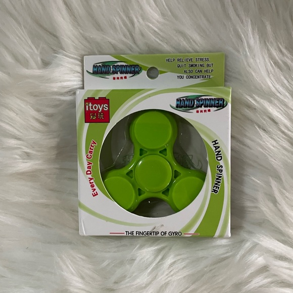 1 Yellow Handspinner Fidget & 1 Green Fidget - Picture 4 of 5